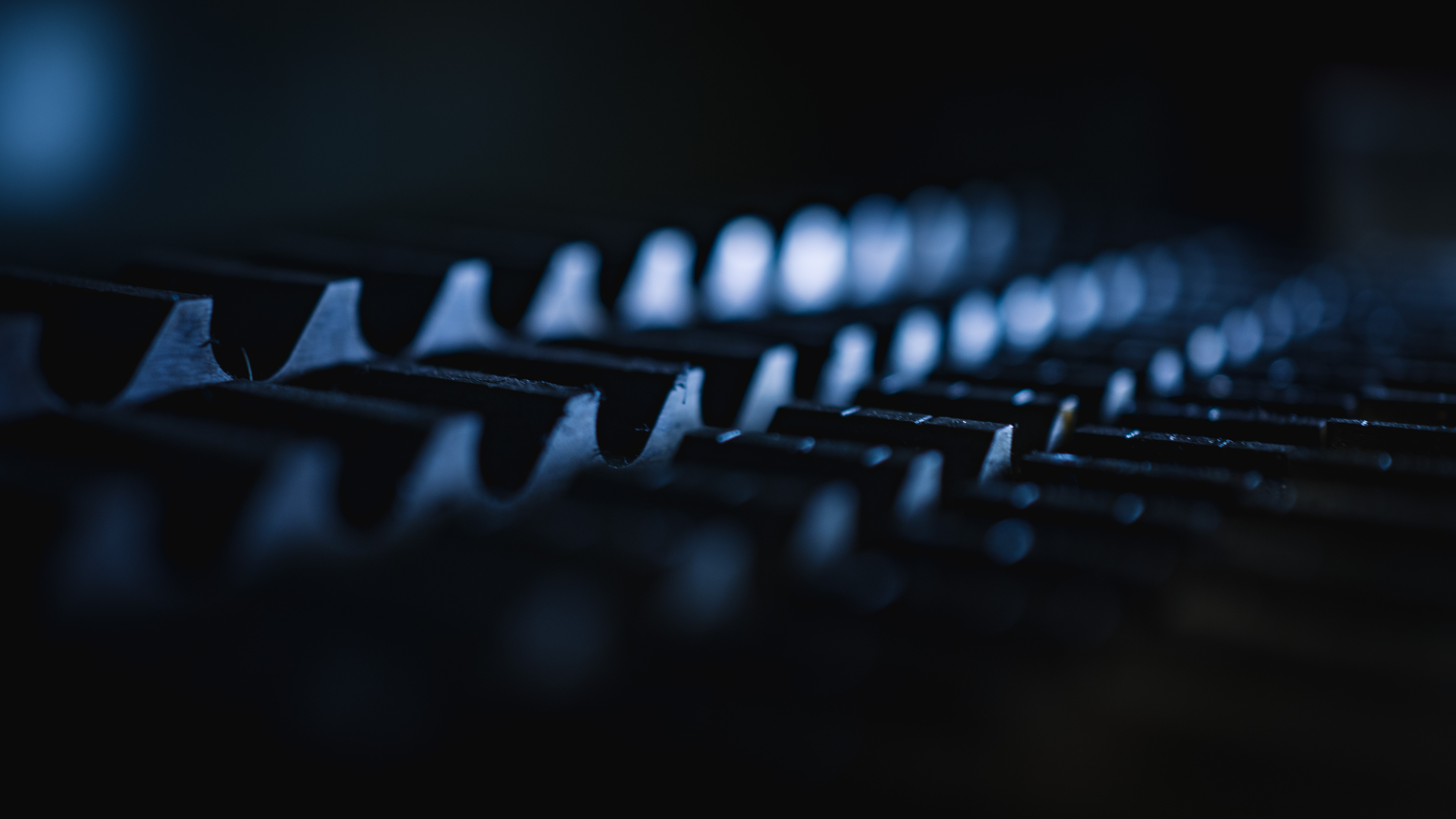 morkt-stal-blixtljuset-invest