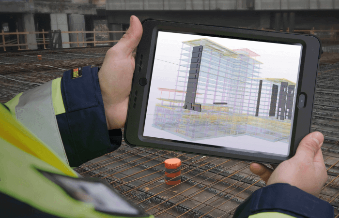 byggarbetare-haller-i-ipad-med-tekla-structures